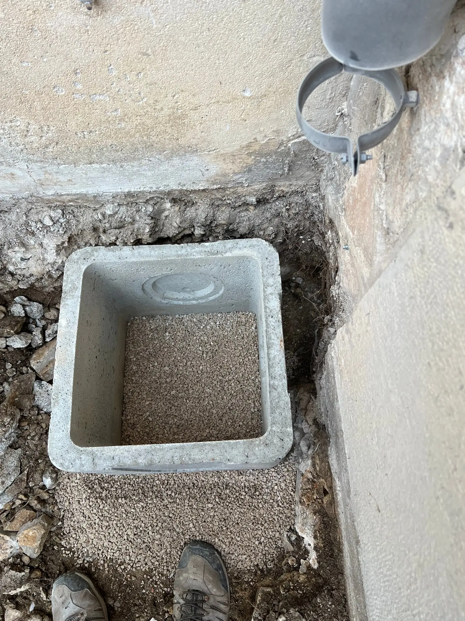 Cuve enterrée mise en place dans sa fouille